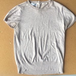 Short sleeve sweater.